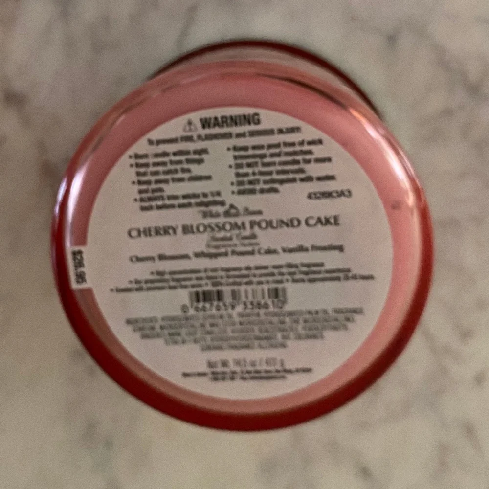 **NEW** White Barn Cherry Blossom Pound Cake 3 wick candle - Picture 4 of 4